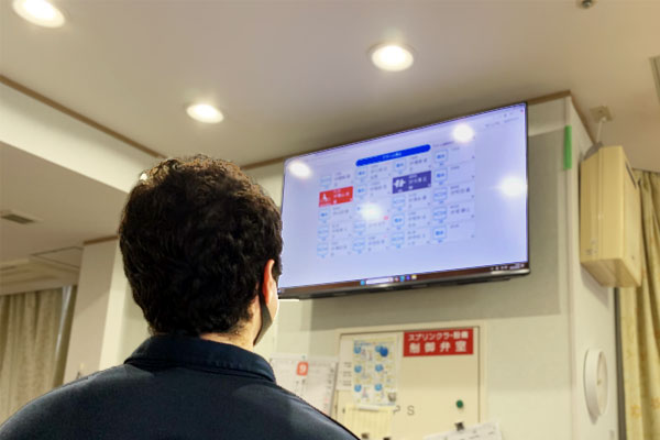 センサーを利用中のベッド